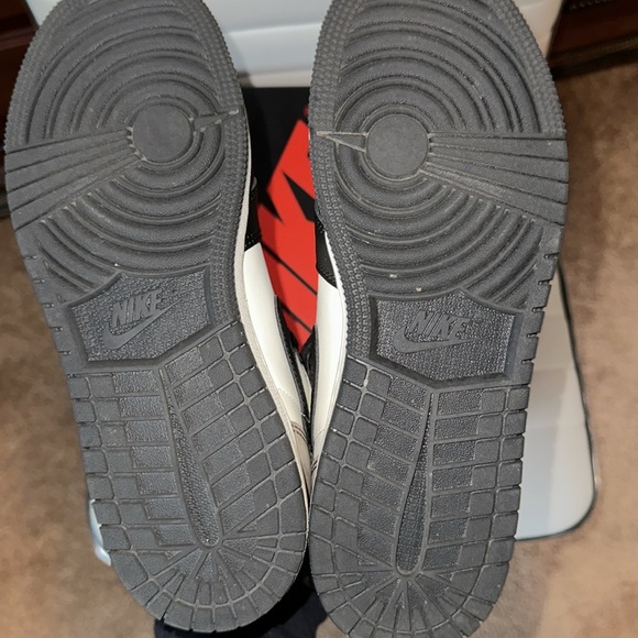 Nike Jordan 1 Retro High - Dark Mocha (GS) - Picture 9 of 12